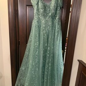Chic Floral Lace Prom Dress in Mint Green